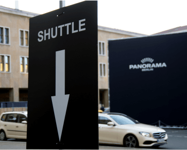 20- 1-Shuttle-Hostessen von ucm.agency sichern Ihren Gästen eine unkpomplizierte Anreise zur Veranstaltung