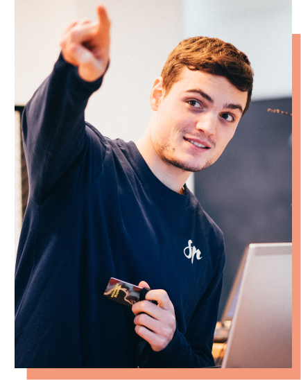 Garderoben-Hostessen von ucm.agency unterstützen Ihr Event mit Achtsamkeit und einem Lächeln im Gesicht Garderoben-Hostessen von ucm.agency unterstützen Ihr Event mit Achtsamkeit und einem Lächeln im Gesicht