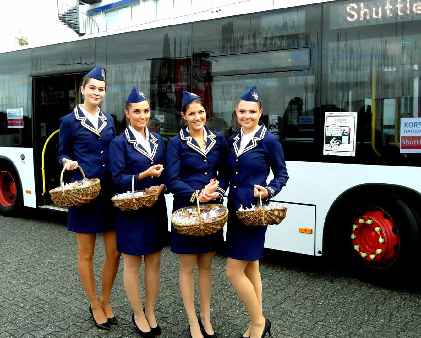 Verlassen Sie sich bei der An- und Abreise Ihrer nächsten Tagung auf sympathische Shuttle-Hostessen von ucm.agency Verlassen Sie sich bei der An- und Abreise Ihrer nächsten Tagung auf sympathische Shuttle-Hostessen von ucm.agency